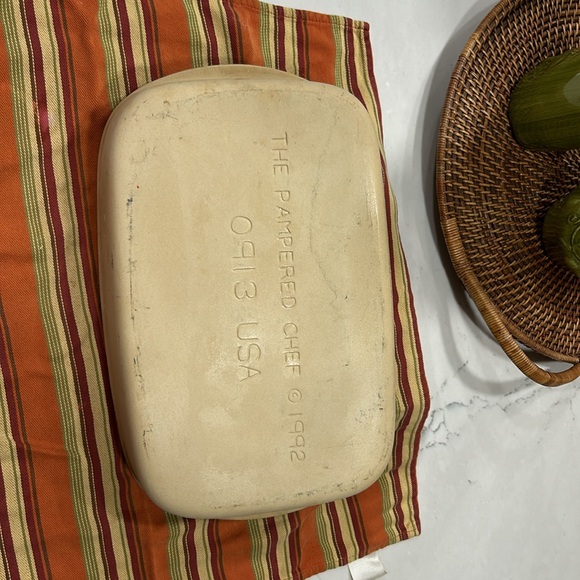 The Pampered Chef’s Stoneware Baking Pan - Picture 3 of 3